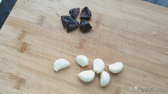 粤菜蒸排骨的做法，粤菜经典香芋蒸排骨做法非常简单（广式蒸排骨：详细配方与做法）