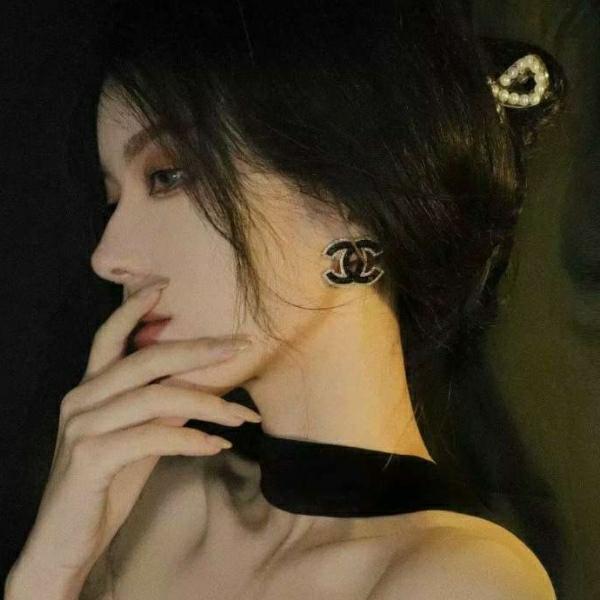 彩色头发妹妹可爱时尚，微信头像，彩色头发妹妹可爱时尚（看完图片我想染个彩虹头）