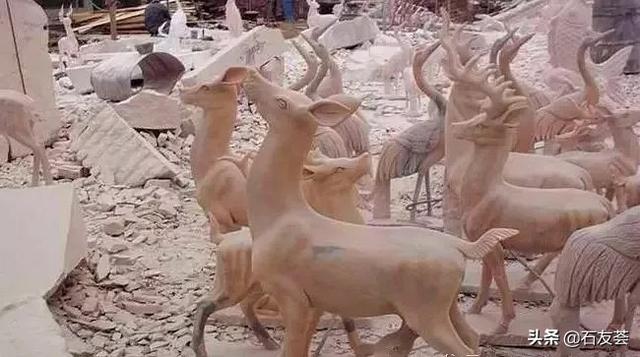 鹿在风水中的象征意义，鹿在风水中的象征意义家里挂画注意什么（“石”来运转）