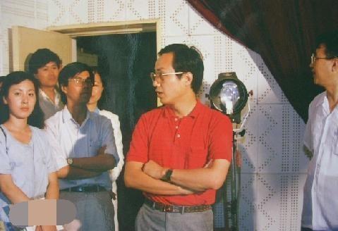 罗京追悼会全部过程，在罗京葬礼上哭到昏厥的妻子