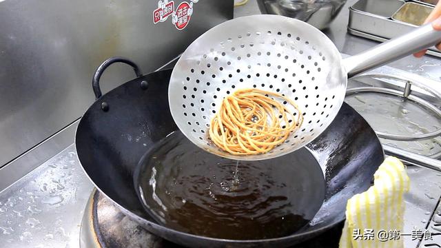 炸馓子的做法和配方，老式馓子的做法和配方（做法和配料毫不保留教给你）