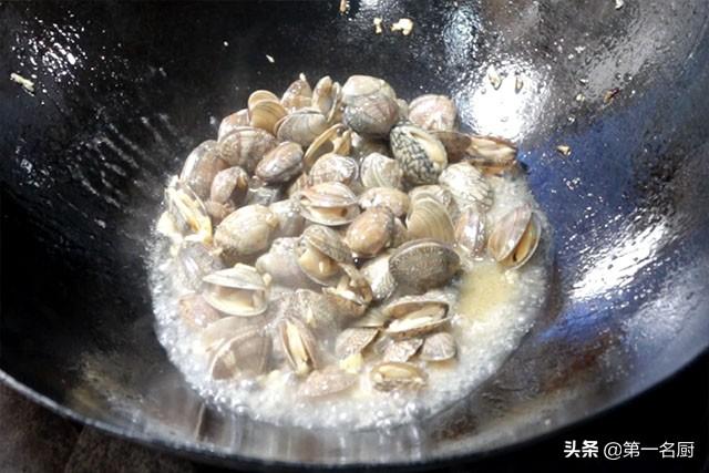 蒜泥花甲的做法步骤，蒜泥花甲的做法（原来诀窍这么简单）