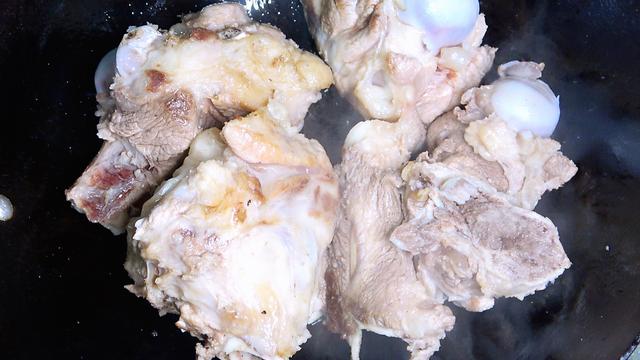 棒骨煮汤做法步骤，棒骨汤的做法与步骤窍门（炖大骨头汤别只知道焯水）