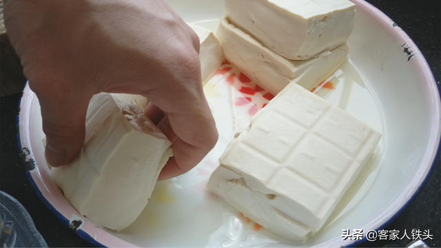 家常麻辣豆腐怎么做，家常麻辣豆腐怎么做好吃（试试一道家常香辣豆腐做法）