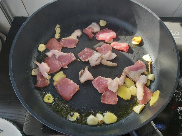 豆卷怎么炒好吃，炒豆卷的做法窍门（清新小炒之黄瓜炒豆卷）