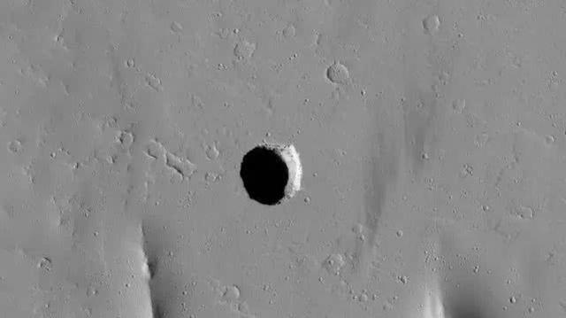 火星上有什么，巨大“脚印”像是有外星怪兽走过