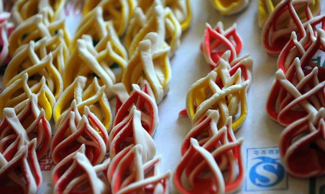 红葱头油盐水蒸金鳞鱼怎么做，全国人民就非吃饺子不可吗