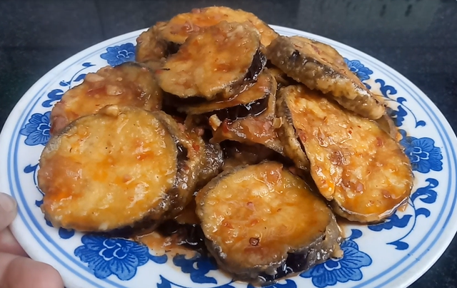 河南面煎茄子的做法，面煎茄子的做法（只需一个茄子就可以搞定一道菜肴）