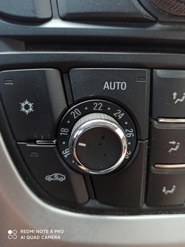 auto啥意思，车上的auto是什么意思（汽车上的AUTO标识）