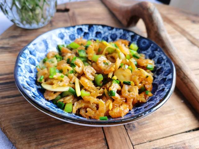 怎么炒干虾，怎样炒干虾好吃又简单（小小虾干搭配蔬菜炒一炒）