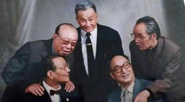 瞧这一家子大结局，瞧这一家子剧情介绍（顶着嘘声拼命、父亲去世才暴露身份）