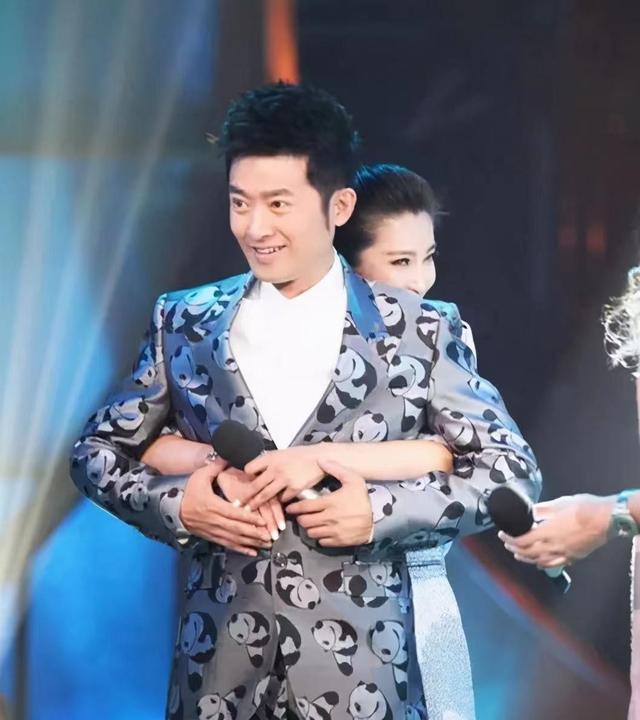 王中军老婆扇李冰冰，王中军老婆（从小学音乐老师到国际巨星）