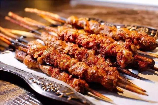 烧烤羊肉串的腌制方法，烤羊排的制作方法（烧烤的羊肉串怎么腌制）