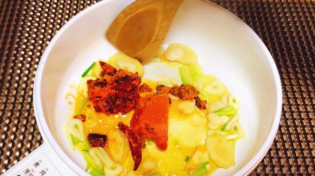 四川火锅鸡，四川正宗火锅底料配方（做成火锅鸡香辣好吃又过瘾）