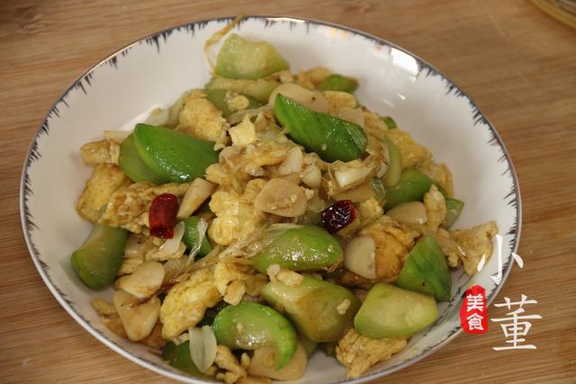 丝瓜怎么炒最好吃，炒丝瓜最正确的做法（保证丝瓜鲜嫩入味不出水）