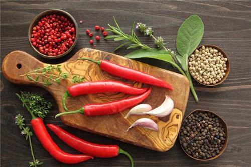 辣椒辣手怎么办，辣椒弄手上怎么解辣（切辣椒后手很辣怎么办）