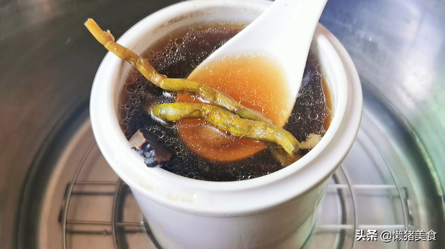 灵芝石斛水的功效，灵芝和石斛泡水喝的功效与作用（经常熬夜失眠的人请收藏）