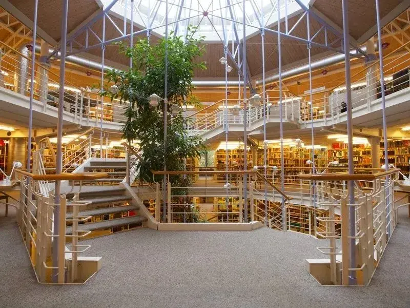 马尔堡大学(马尔堡大学在哪里)