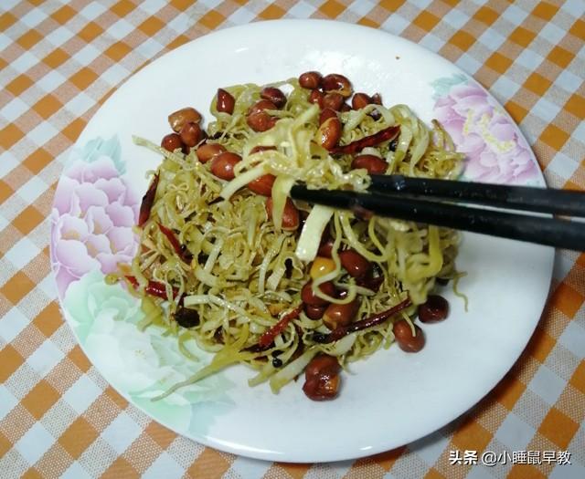 干豆腐丝怎么炒，葱油干豆腐怎么做（家常炒豆腐丝）