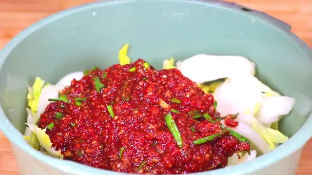 辣白菜的，辣白菜的腌制方法和配料（辣白菜最简单快速做法）