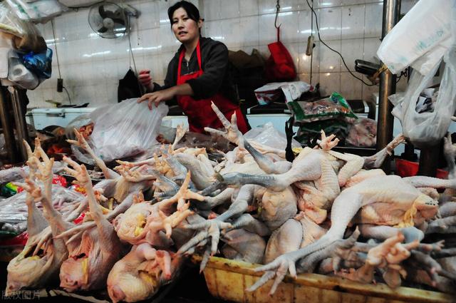 冻鸡怎么快速解冻，冷冻鸡翅怎么解冻（如何分辨“病死鸡”和“鲜活鸡”）