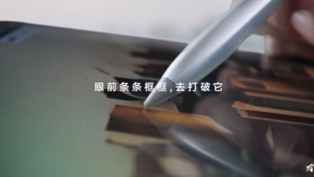 华为平板怎么分屏一半一半，华为平板M3分屏屏幕分成两个区域打开两个窗口（华为Matepad）