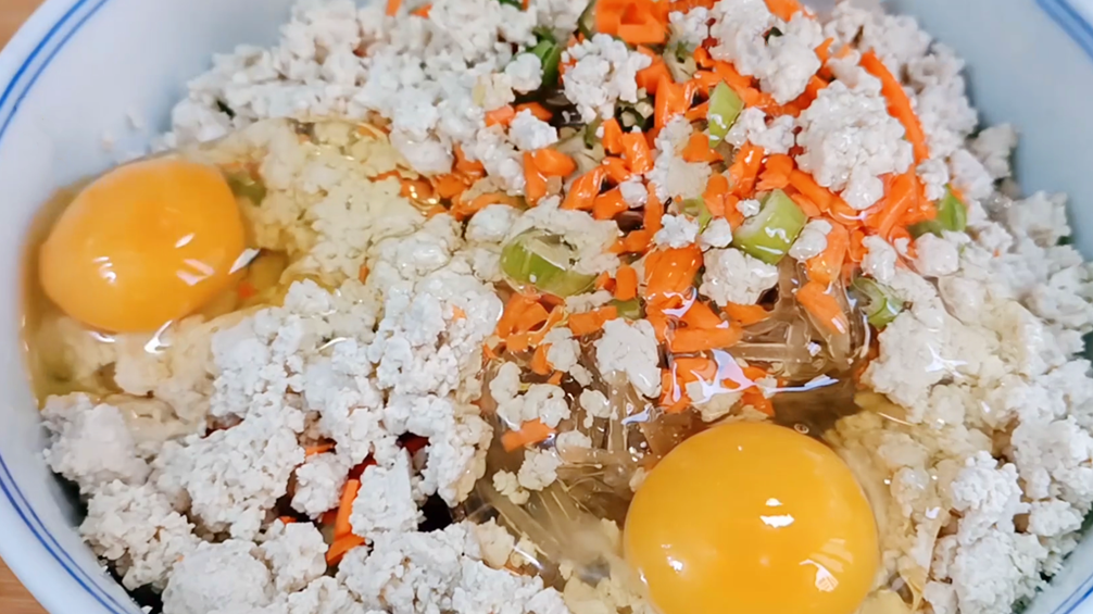 图片[4]-【炸萝卜丸子】做法步骤图 外酥里软不吸油 一大盆不够吃-起舞食谱网