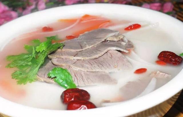 羊肉炖什么补肾壮阳，羊肉汤怎样炖补肾（整个冬天少生病）