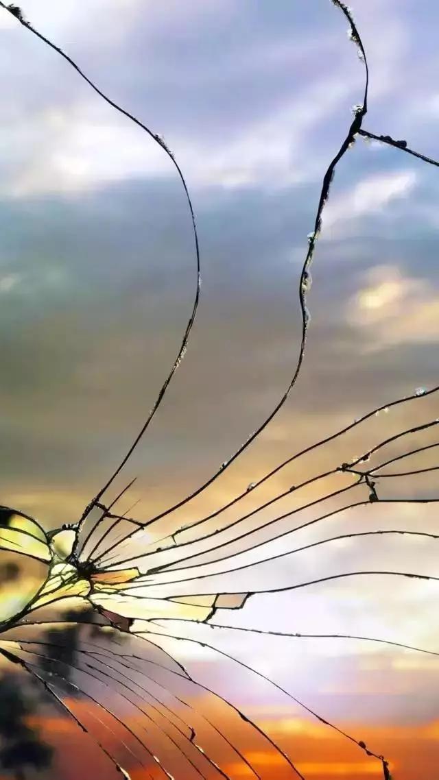 碎屏壁纸，碎屏壁纸 真实（30张以假乱真碎屏锁屏壁纸高清无水印下载图片）