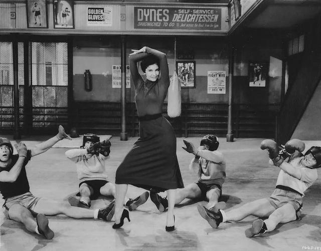 恶魔的枕边细语，同性恋小说现代虐的（被这十部伟大的宽银幕电影彻底改变）