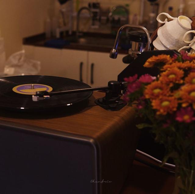 美好阳光且干净的女生头像  星空迷上了山野微信，美好阳光且干净的女生头像  星空迷上了山野，有雾有灯也有归人。（有哪些好看非人物的头像）