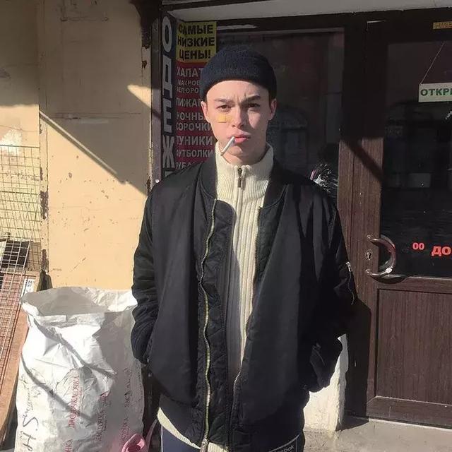 纹身男头像微信，纹身男头像（Trautvein脸上有Wake）