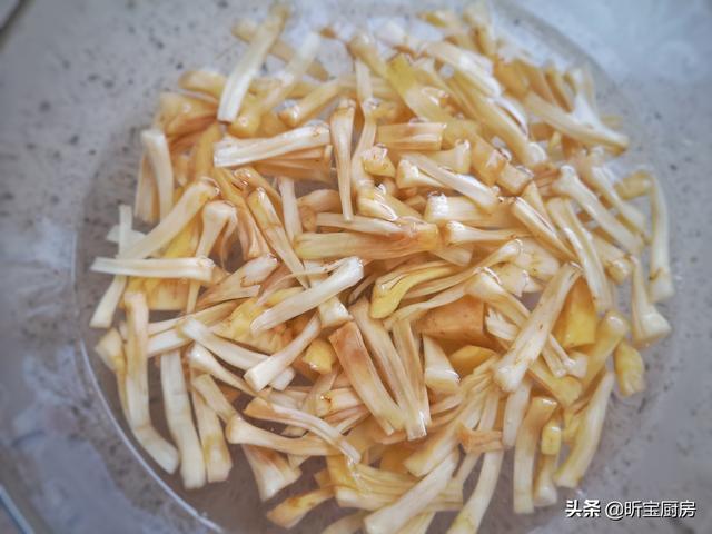 菠萝蜜的丝能吃吗，菠萝蜜里面的丝怎么做菜吃（但是大多数人都吃错了）