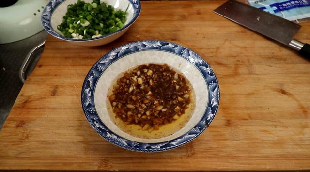 花蛤粉丝简单的做法，媳妇在家秘制花蛤粉丝煲