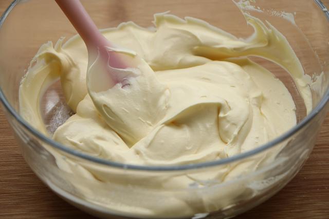 怎样制作好吃又简单的冰淇淋呢，想吃冰淇淋别再出去买