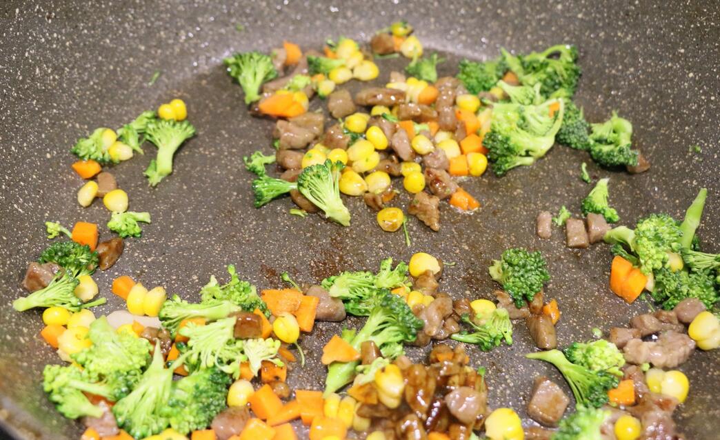 图片[3]-【牛肉杂蔬炒饭】做法步骤图 但营养全面 常吃促进孩子骨骼发-起舞食谱网