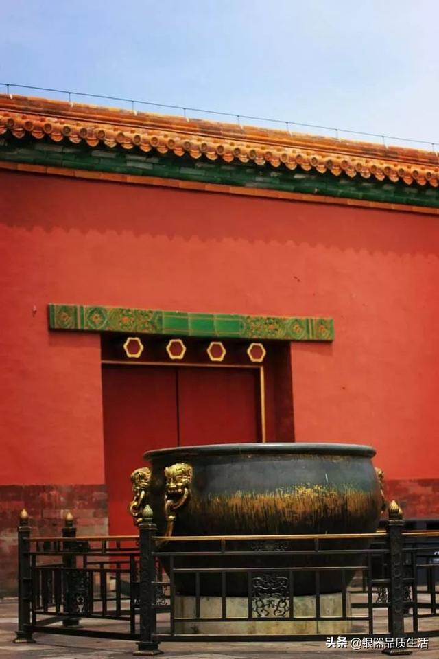 为什么古代院子里放口缸，从皇宫到民间全信它