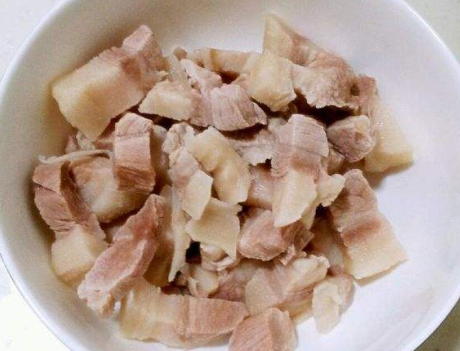 红烧肉需要焯水吗，红烧肉要焯水吗（厨师长：多数人做错）