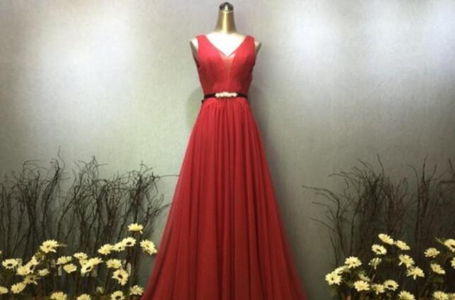 婚纱的款式与分类图片，婚纱常见款式（帮你挑选更适合自己的婚纱）