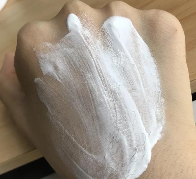 素颜霜到底是什么，素颜霜是什么玩意（有人夸赞有人拉踩的素颜霜到底好不好用）