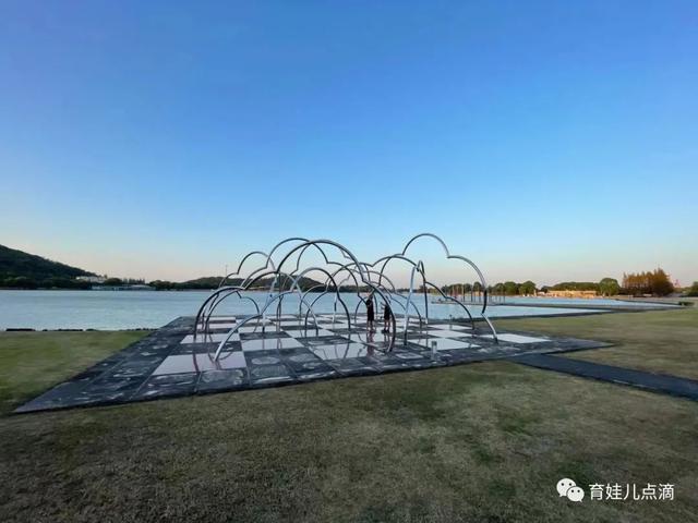 月湖雕塑公园攻略，上海怎么旅游省钱（月湖雕塑公园-面积大人不多除了贵和远其他都很好）