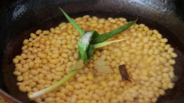 黄豆的吃法有哪些，黄豆有哪些吃法（黄豆别再打豆浆了）