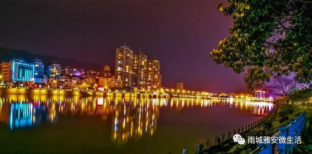 冷色系女头/快乐是个奢侈品，微信头像，冷色系女头/快乐是个奢侈品（雅安：一城梧桐伴流年）