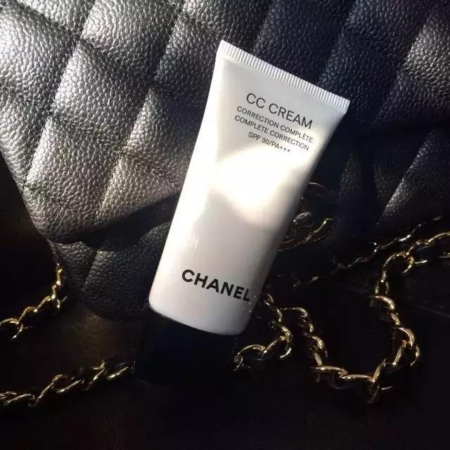 BB霜和气垫BB有什么区别，气垫bb和bb霜的区别（BB霜、气垫、粉底液、素颜霜...这些底妆区别在哪）