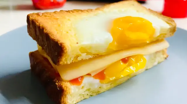 正宗芝士黄油吐司做法，半熟溏心蛋像布丁一样