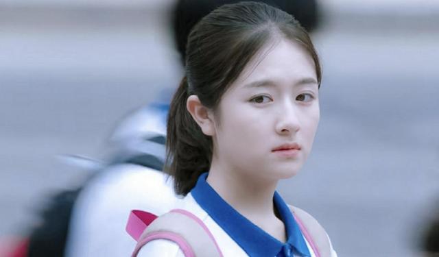 宝钗的扮演者是谁，宝钗的扮演者是谁啊（15岁脸颊发福神似李兰迪）