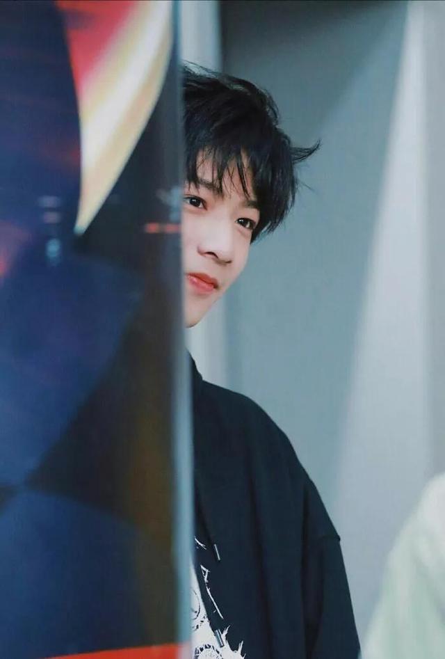 刘耀文头像女生专用，刘耀文｜帅且自知的靓仔微信（壁纸加头像）