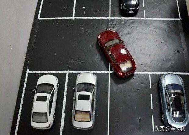 修正方向顺口溜，倒车入库口诀修正方向（现实中倒车入库讲解）