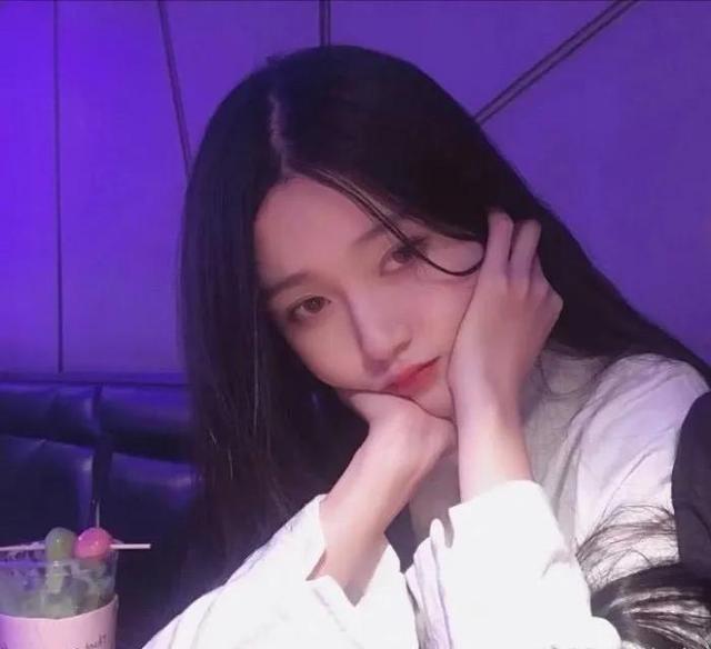 紫色系女生头像，紫色系女生头像动漫微信（我该用什么去纪念你在我的青春里闪耀过）