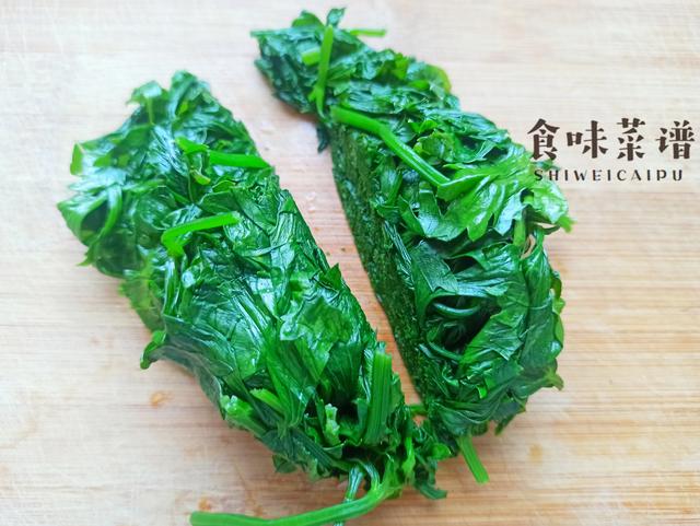 胡萝卜芹菜叶饼的做法，芹菜胡萝卜饼的做法窍门（饭店最少要卖20元）